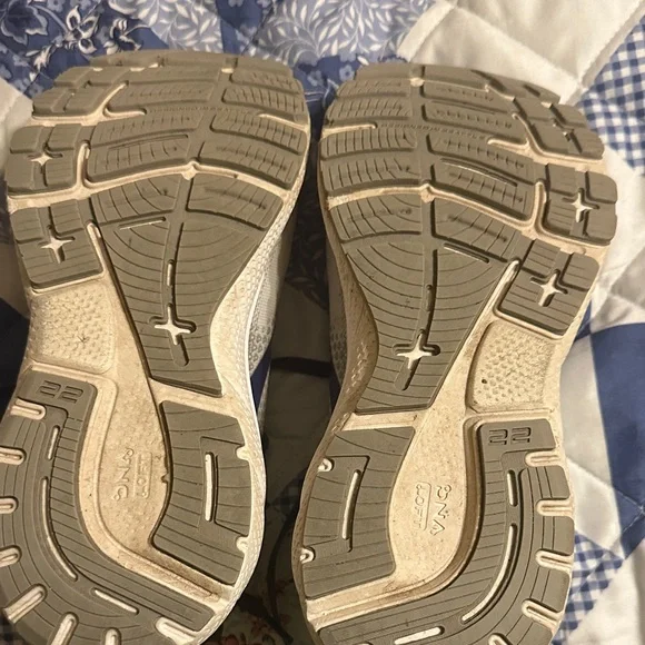 Brooks Gray and Blue Adrenaline 22 Running Shoes - Picture 4 of 4